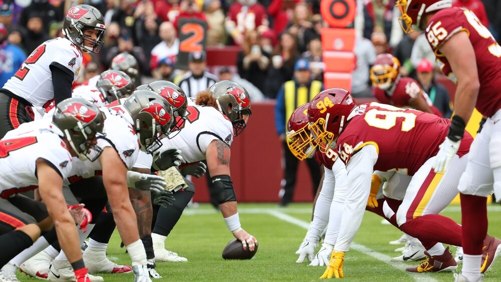 Two super bowl team facing each other on the ground during the match